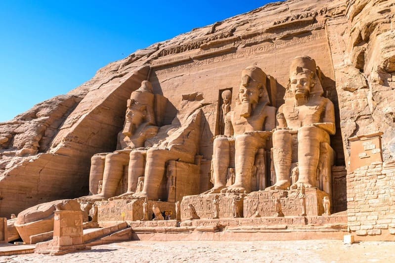 Tour a los Templos de Abu Simbel por carretera desde Asuán